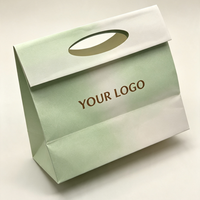 Sac en papier pliable personnalisé avec logo triangulaire, poignées découpées, recyclable, pour cadeaux, cosmétiques, promotion, emballage personnalisé