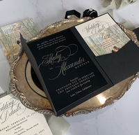 Suite d'invitations de mariage de luxe en acrylique noir mat brillant avec bande argentée, photo, RSVP et détails forestiers, impression personnalisée