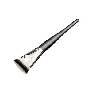 <span class=keywords><strong>Pinceau</strong></span> à poudre Tube en aluminium argenté <span class=keywords><strong>Pinceau</strong></span> <span class=keywords><strong>de</strong></span> <span class=keywords><strong>fond</strong></span> <span class=keywords><strong>de</strong></span> <span class=keywords><strong>teint</strong></span> léger pour <span class=keywords><strong>appliquer</strong></span> <span class=keywords><strong>de</strong></span> la poudre translucide Big Fluffy Brush Prix d'usine - Product Image 1