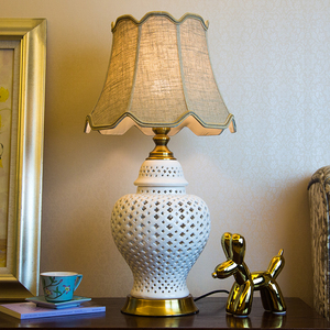 Vase décoratif blanc créatif pour la maison, corps en céramique, lampe de bureau design pour hôtel - Product Image 2