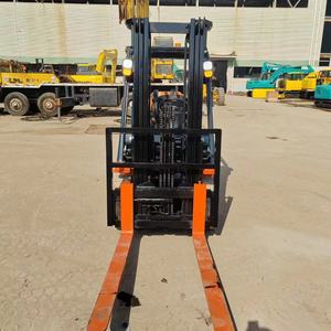 Chariot élévateur diesel 3 tonnes d'occasion avec déplacement latéral, moteur d'origine japonais, pneus tout-terrain antidérapants, garantie 1 an - Product Image 5