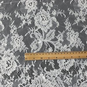 Tissu en <span class=keywords><strong>dentelle</strong></span> brodé à la main avec cordonnet français, sequins et perles, 3 mètres, une pièce - Product Image 2