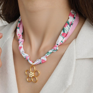 Collar de Seda Serie Océano con Colgante Dorado, Patrón de Planta, Cadena de Clavícula de Aleación de Zinc, Joyería de Regalo - Product Image 2