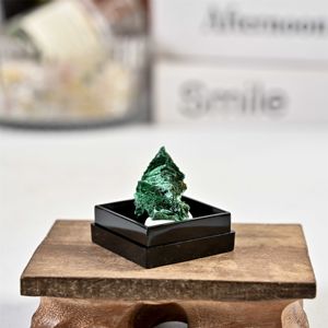 Caja de Exhibición al por Mayor para Cristales Naturales, Gemas en Bruto y Pulidas para Decoración - Product Image 6