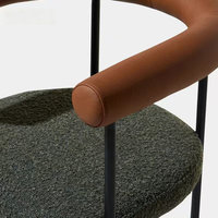 Chaise de bar en cuir minimaliste créative avec cadre en fer et accoudoirs, tabouret haut pour villa, café