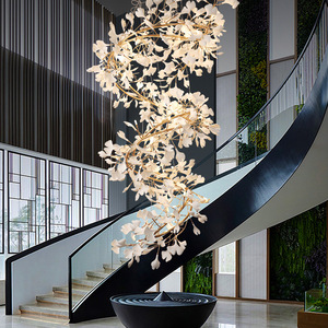 Lustre LED personnalisé en forme de feuille de Ginkgo, grand lustre en céramique en forme de branche d'arbre dorée pour hôtel, villa, hall d'entrée, escalier, salle à manger - Product Image 3