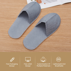 Chinelos Descartáveis Personalizados com Logo em Cinza, Antiderrapantes e Respiráveis para Spa, Quartos de Hotel e Viagens - Product Image 6