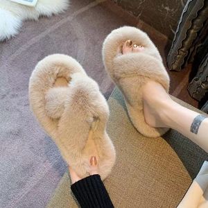 Chaussons douillets et tendance pour femmes pour les saisons d'automne et d'hiver - Product Image 6