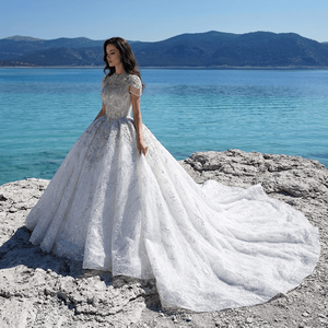 ชุดแต่งงานทรงบอลกาวน์แบบยาวลากพื้น ประดับด้วยคริสตัลและเลื่อมแบบไม่มีสายรัด รุ่น Gt26018 สไตล์เจ้าหญิง โรแมนติก สง่างาม - Product Image 1