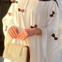 Robe longue décontractée et élégante pour femme, en mousseline de soie blanche pure, avec applique nœud marron, manches chauve-souris et col rond, style abaya modeste musulmane pour l'extérieur