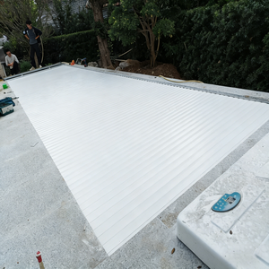 Couverture de <span class=keywords><strong>piscine</strong></span> automatique isolée en alliage d'aluminium sur mesure, imperméable et durable, avec enrouleur électrique - Product Image 6