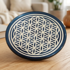 Plato de Carga Redondo de Ágata Negra Hecho a Mano con Nudo Celta Grabado, Arte Folclórico, Decoración del Hogar - Product Image 6