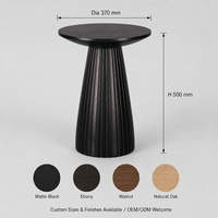 Table d'appoint de salon de luxe en bois massif, table d'appoint à piétement conique cannelé noir, personnalisable OEM ODM