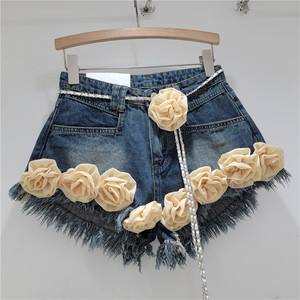 Shorts en jean amples à taille haute, décorés de fleurs colorées et à bords effilochés, tendance - Product Image 4