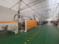 Hoge-Kwaliteit High-Speed Running 1300Mm Grote Uv Coating Machine Flexibele Vernis Lamineren Machine
