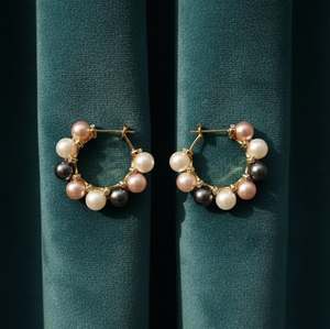 Nuevos pendientes de aro de oro de 18 quilates multicolor con perlas y diamantes, los más vendidos. - Product Image 1