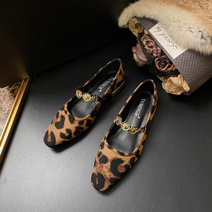 Sandali Casual Personalizzati 2025 con Logo, Stile Vintage Unico, <span class=keywords><strong>Scarpe</strong></span> Mary Jane con Fibbia Dritta e Decorazione Dorata, <span class=keywords><strong>Tacco</strong></span> <span class=keywords><strong>Basso</strong></span> - Product Image 2