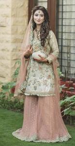 Vestido largo elegante con top y pantalón acampanado (gharara) con bordados elaborados para fiestas/bodas. - Product Image 2