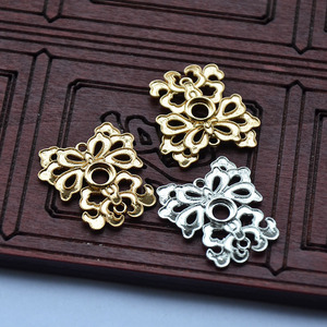 จี้รูปดอกไม้โลหะผสมทองแดง 26x28 มม. ชุบทองและเงิน พร้อมช่องสำหรับงาน DIY จี้ห้อยคอฮั่นฝู - Product Image 4
