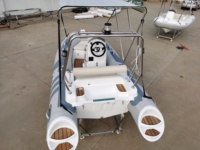 Barcos de costilla de 480 cm, yate deportivo de alta velocidad con motor fuera de borda, barco inflable rígido, casco de fibra de vidrio, tubo de PVC Hypalon estable rápido