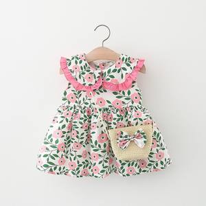 Vente en gros de vêtements d'été pour bébés 1465 Robe florale pour filles avec col en O décoration en dentelle et panier en bambou sac à bandoulière - Product Image 1