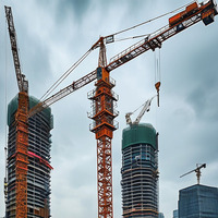 Grue à tour à plateforme plate pour l'installation d'éoliennes, avec moteur et propulseur, hauteur 264 m, pour projets d'éoliennes