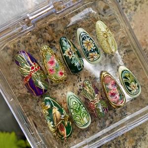 Fournitures pour Ongles Produits de Beauté Ongles Presse sur Cour pour Ongles Ongles Verts Ligne d'Or Gem Portable Artificielle Acrylique Conseils Charms - Product Image 2