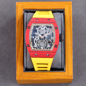 Montre squelette en fibre de carbone de forme tonneau, style hip-hop, bleue et jaune, pour jeunes, avec bracelet en caoutchouc jaune confortable - Product Image 3