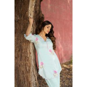 Kurta y Pantalones para Mujer de Alta Calidad, Estampado Floral Azul, Corte Regular, Tela Suave y Cómoda para Uso Casual, Oficina o Diario, en Venta - Product Image 5
