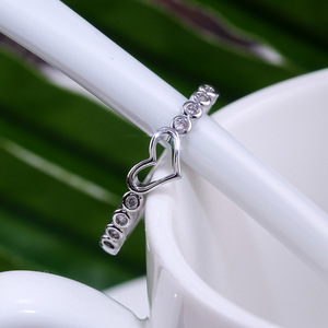 Anello a Forma di Cuore dal Design Semplice per Donne - Product Image 3