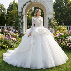 Vestido de Novia de Lujo Moderno Xs240 con Manga Larga, Escote Corazón, Espalda Descubierta, Apliques de Cuentas, Bordado y Cola Capilla - Product Image 1