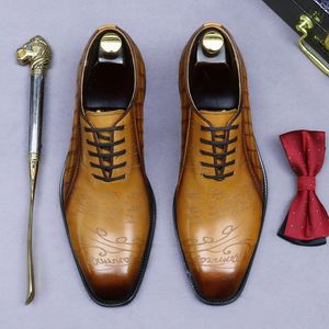 Chaussures en cuir souple pour hommes, élégantes et luxueuses, avec une texture mate et un design rétro à bout rond, style rarement vu - Product Image 1