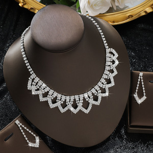 Parure de bijoux en cuivre géométrique élégante et romantique, collier et boucles d'oreilles de mariée en gros pour une romance intemporelle - Product Image 4