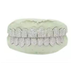 Bijoux dentaires personnalisés de qualité supérieure en or massif, argent et diamants pour piercing fin Grillz, fabriqués pour un ajustement parfait de la pierre de Moissanite - Product Image 2