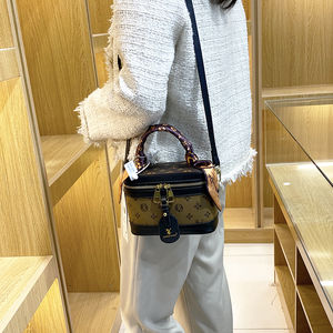 Bolso de Mano de Marca para Mujer, Hecho de Material PU con Cierre de Cremallera, Forro de Poliéster y Correa de Hombro en Forma de Caja. 8825 - Product Image 5