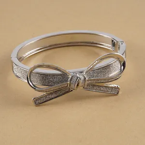 Nieuwe Ontwerpen Fashion Dames Strikje Scharnierende Glittery Boog Knoop Bangle Armbanden Voor Etnische Merk Sieraden Vrouwen Groothandel