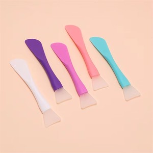 Pinceau applicateur de masque facial en silicone double extrémité avec spatule pour masque d'argile DIY et soins spa - Product Image 6