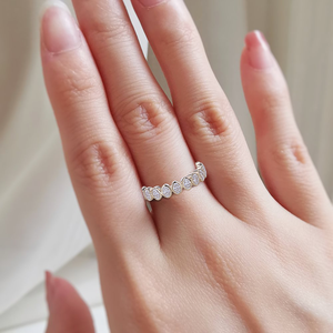 Anillo de Eternidad Starsgem con Moissanita de Corte Ovalado de 3*5 mm y 0.2 ct, Engaste de Bisel en Oro de 10K/14K - Product Image 4