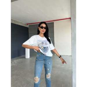 Camiseta con Estampado de Chica con Sombrero y Pedrería, 100% Algodón Jersey, Transpirable, Manga Regular, Impresión por Transferencia de Calor para Mujer - Product Image 1