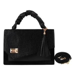 Sac cabas pour femme Fana Melody en cuir noir Saffiano avec fermeture à rabat, sac à main décontracté avec décoration métallique et bandoulière amovible - Product Image 3