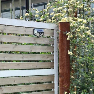 Lámpara Solar de pared para exteriores, luz con Sensor de movimiento alimentada por energía Solar de 100LED, iluminación exterior para jardín y casa, resistente al agua - Product Image 3