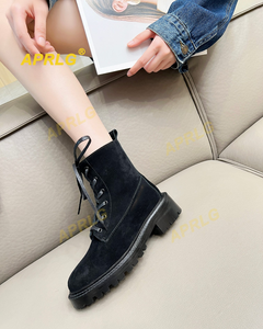 รองเท้าบูทผู้หญิง Wang High Top ดีไซน์เนอร์ หนังแท้ กันน้ำ คุณภาพสูง แบบหุ้มข้อและแบบสั้น สำหรับรองเท้าสไตล์มาร์ติน - Product Image 4