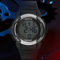 8016 Jam Tangan Pria Baru Profesional Outdoor Elektronik Digital Tahan Air 30m Olahraga Fashion Hombre Reloje Grosir