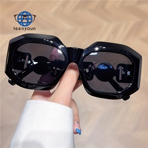 Teenyoun Marca Nombre Categoría <span class=keywords><strong>Gafas</strong></span> <span class=keywords><strong>de</strong></span> <span class=keywords><strong>sol</strong></span> cuadradas <span class=keywords><strong>de</strong></span> gran tamaño Mujeres Etiqueta privada <span class=keywords><strong>Gafas</strong></span> <span class=keywords><strong>de</strong></span> <span class=keywords><strong>sol</strong></span> Hombres 2024 Venta al por mayor - Product Image 6