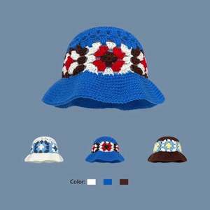Gorro de lana retro con flores caladas tejido a mano para mujer, estilo dulce para otoño e invierno, que estiliza el rostro y es de moda. - Product Image 2