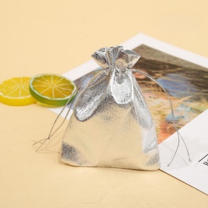 Sac cadeau personnalisé en polyester doré écologique avec cordon de serrage pour bijoux et bonbons, sac de rangement portable pour décoration de mariage et de fête 9x12cm - Product Image 2