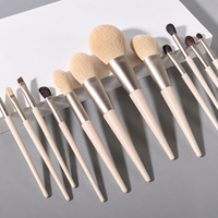 Ensemble de pinceaux de maquillage portables sur le thème des chats, poils ultra doux, poudre libre, fard à paupières, kit de voyage - Personnalisable pour les débutants