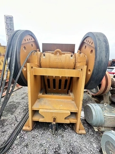 Frantoio a mascelle mobile usato HONGSHENG 600*900 con motore AC, massima capacità 10t/h, macchina per frantumazione primaria, riduttore, ingranaggi, cuscinetti, 1 anno di garanzia - Product Image 5