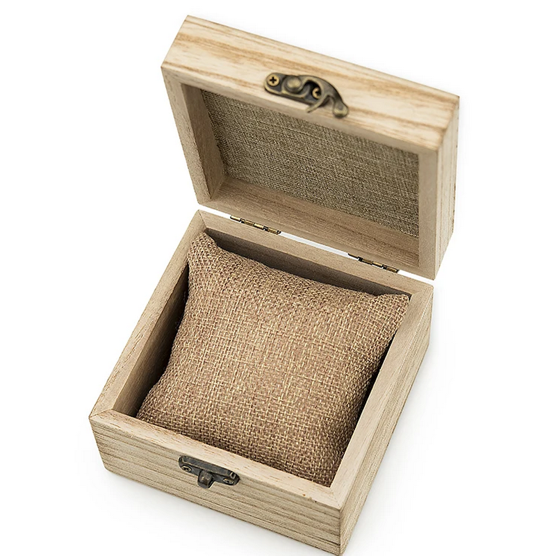 Boîte en bois avec coussin