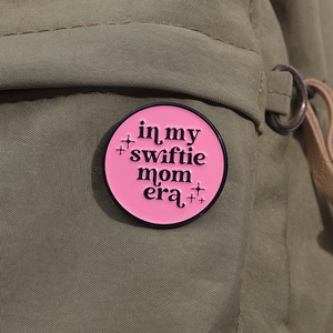 Pin de Esmalte de Swiftie Orgullosa, Broche con Letras de Música, Insignia de Solapa, Joyería, Regalo para Fans y Amigos, Venta al por Mayor - Product Image 3
